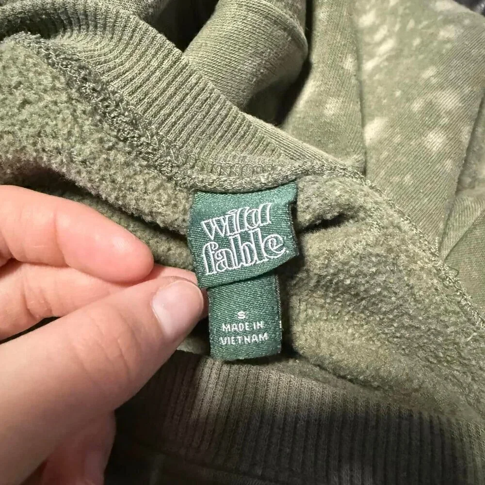 Wild Fable Women's Green Bleached Oversized Crewneck Sweatshirt size Small - Picture 4 of 7